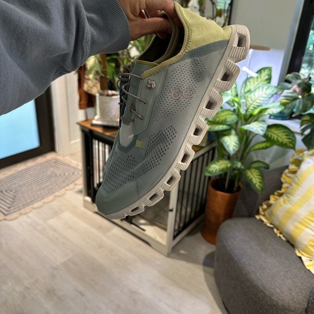 On Cloud, Cloud 5 Coast - image 1